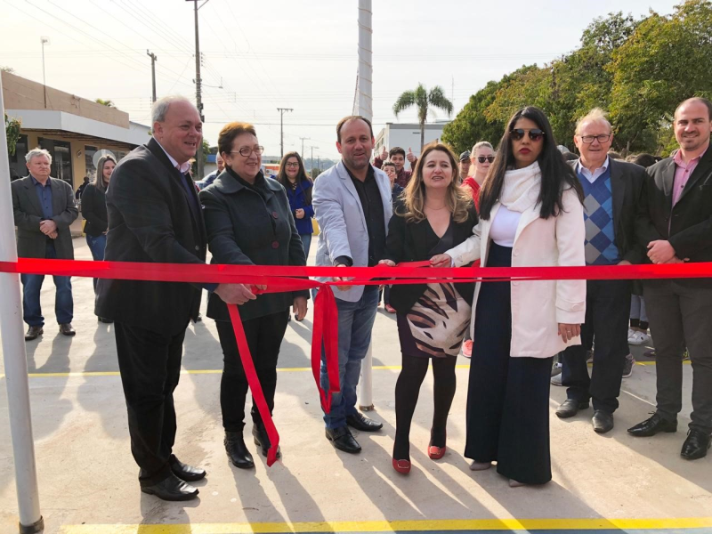 QUADRA DE ESPORTES É OFICIALMENTE INAUGURADA